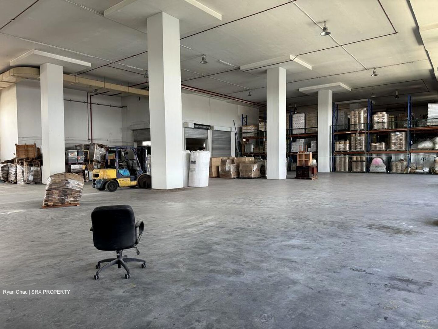Gul Circle (D22), Warehouse #475688271